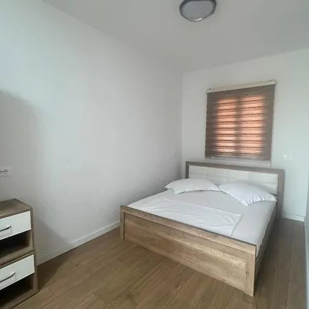 Er Twin Tirana